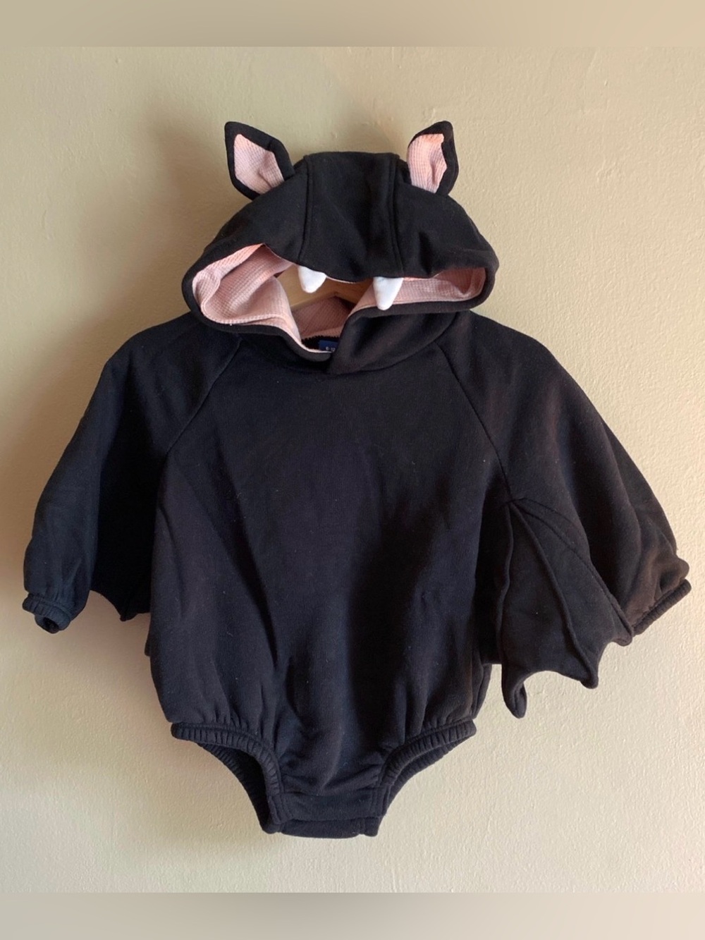 Old Navy Unisex Bat Costume Hooded One-Piece Romper Baby -used 1x - Size 12-18M